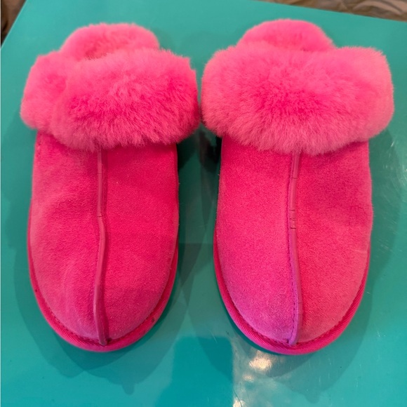 UGG Shoes - UGG Disquette slippers in a bright pink color - size 6!